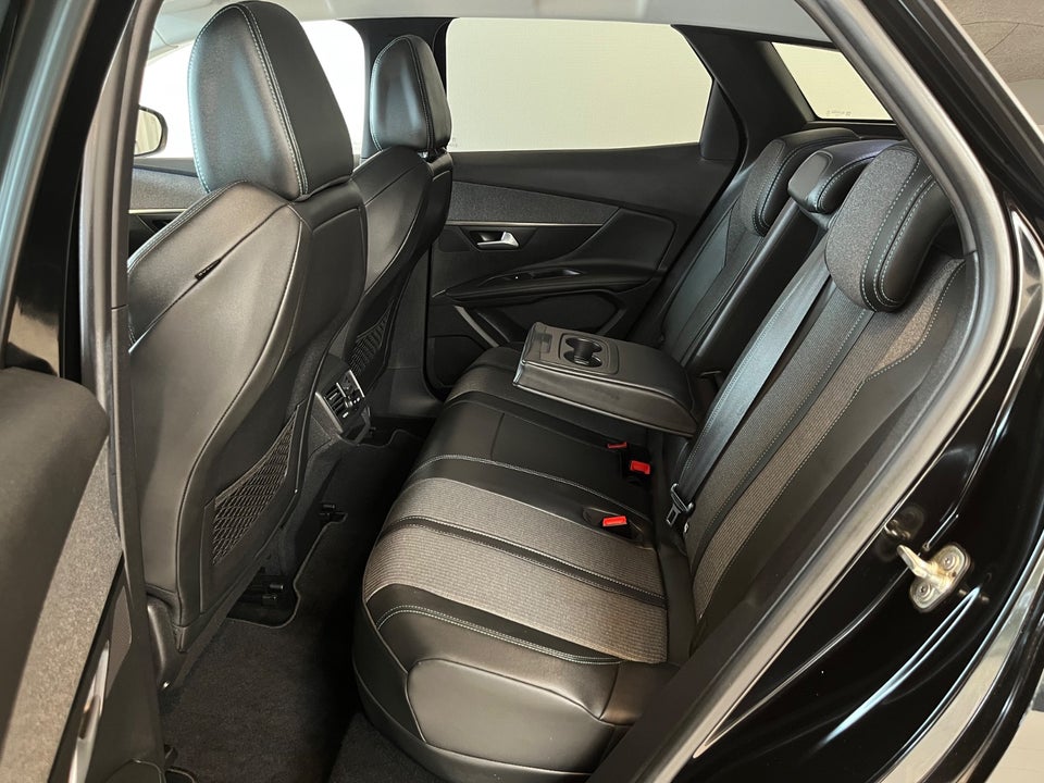 Peugeot 3008 1,6 Hybrid First Selection EAT8 5d