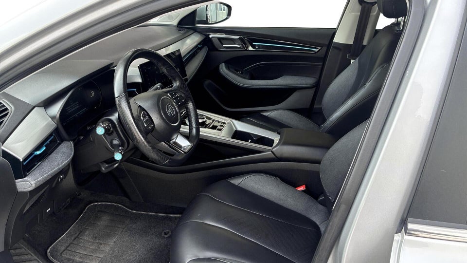 MG MG5 61 Luxury 5d