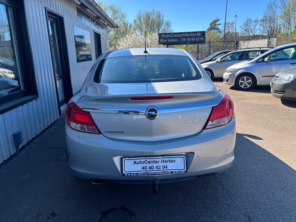 Opel Insignia 1,8 Edition 4d