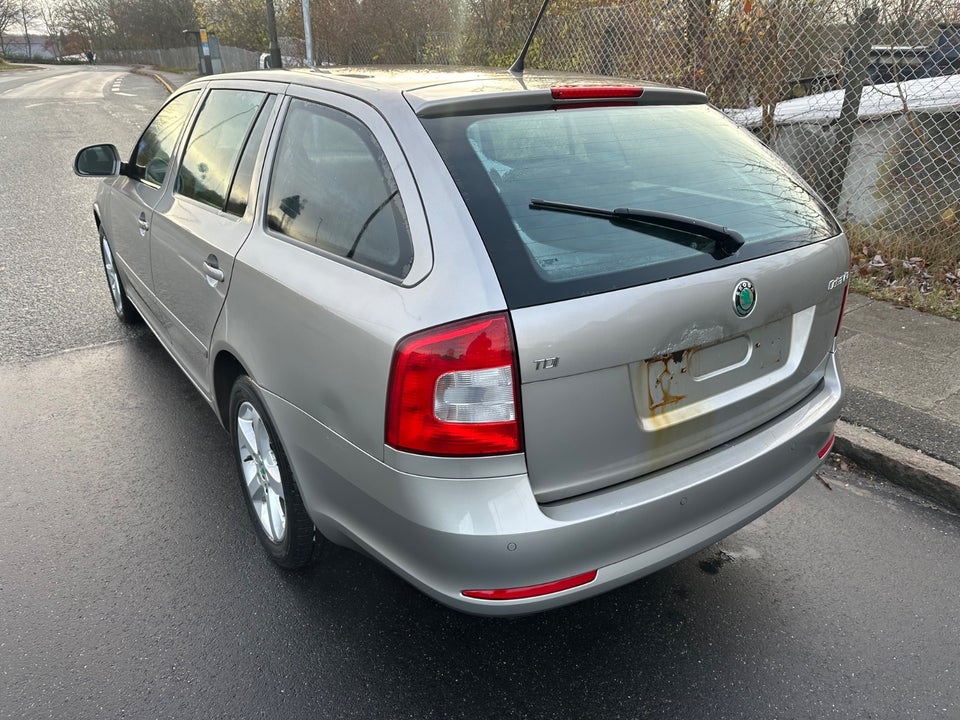 Skoda Octavia 1,6 TDi 105 Active Combi 5d