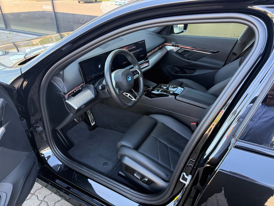 BMW i5 eDrive40 M-Sport 4d