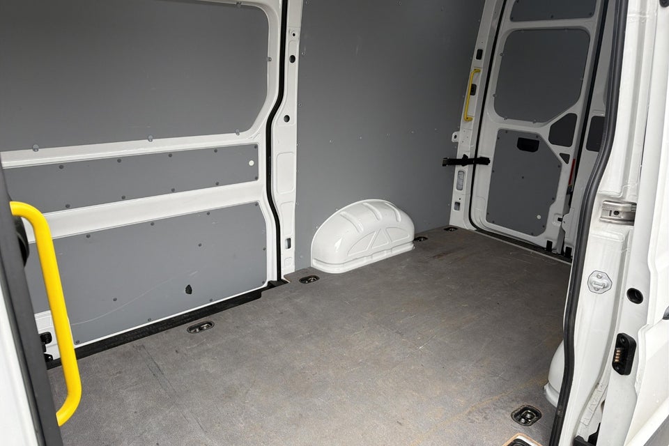 VW Crafter 35 2,0 TDi 177 Kassevogn L3H2 aut.