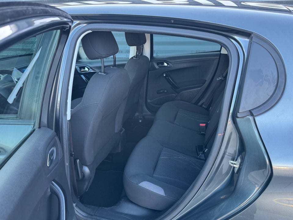 Peugeot 208 1,0 VTi Active 5d