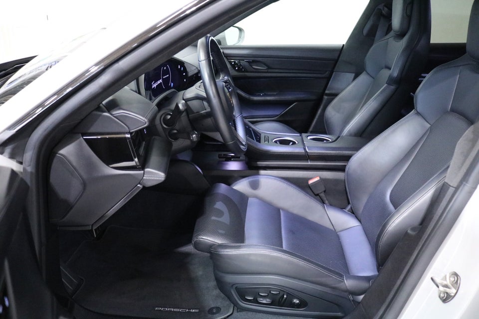 Porsche Taycan Turbo Performance+  4d