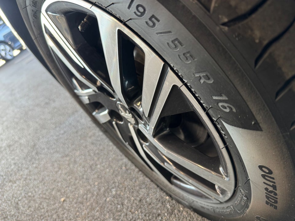 Peugeot 208 1,2 PureTech 100 Selection Sport 5d