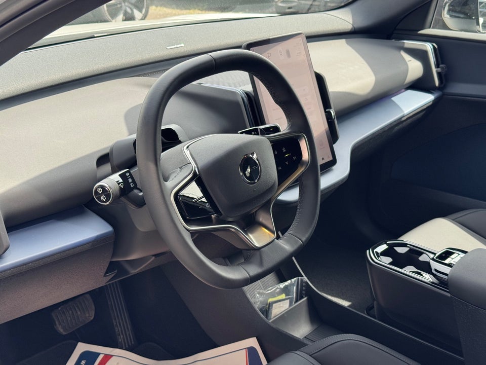 Volvo EX30 Twin Performance Plus 5d