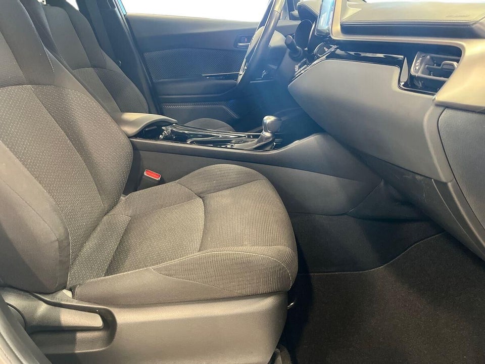 Toyota C-HR 1,8 Hybrid Premium Selected CVT 5d