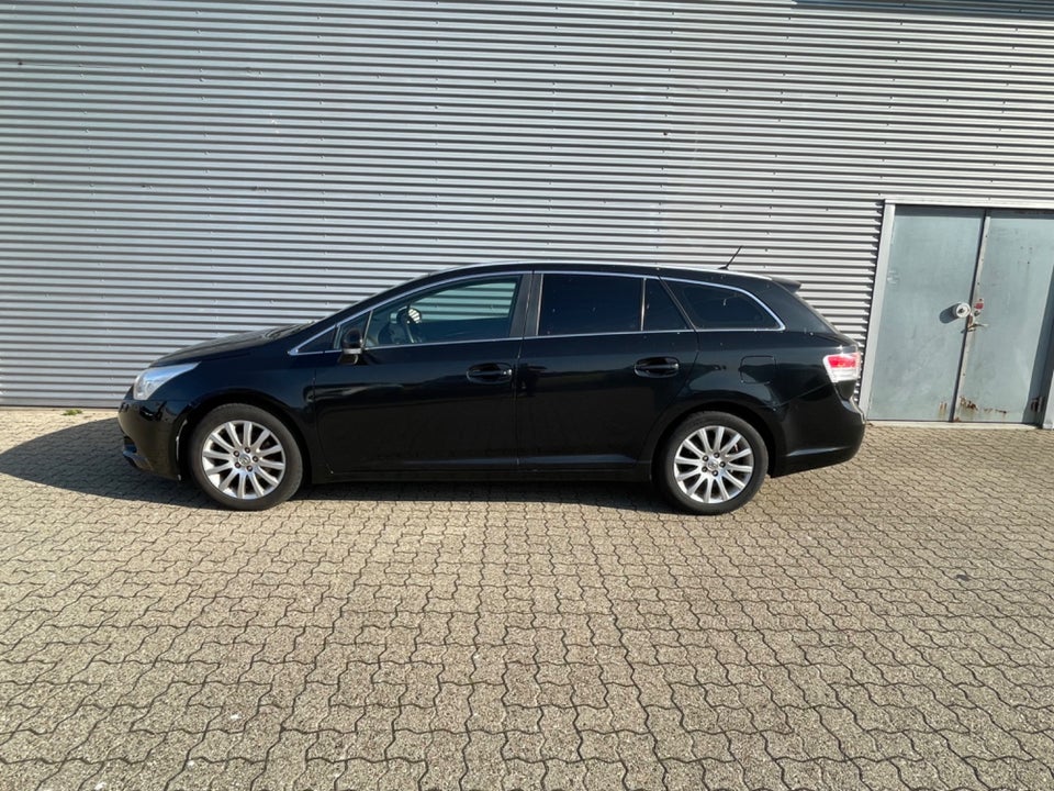 Toyota Avensis 1,6 VVT-i T1 stc. 5d