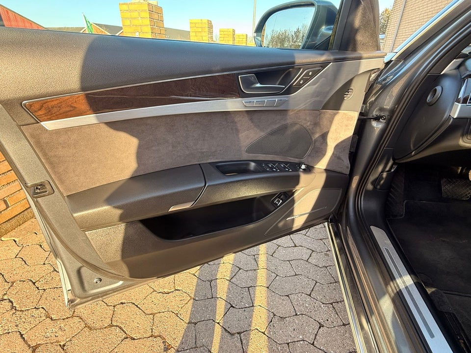 Audi A8 3,0 TDi 258 quattro Tiptr. lang 4d