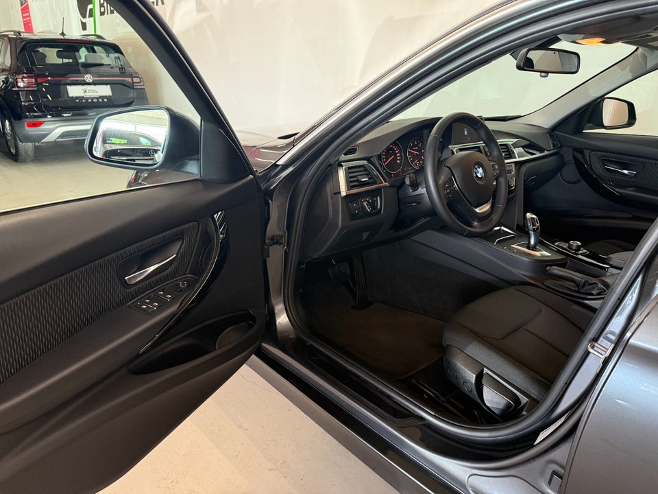 BMW 320d 2,0 Touring Advantage aut. 5d