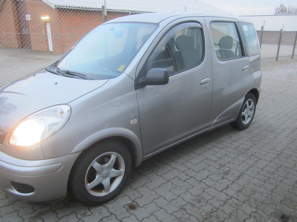 Toyota Yaris Verso 1,4 D-4D Luna 5d