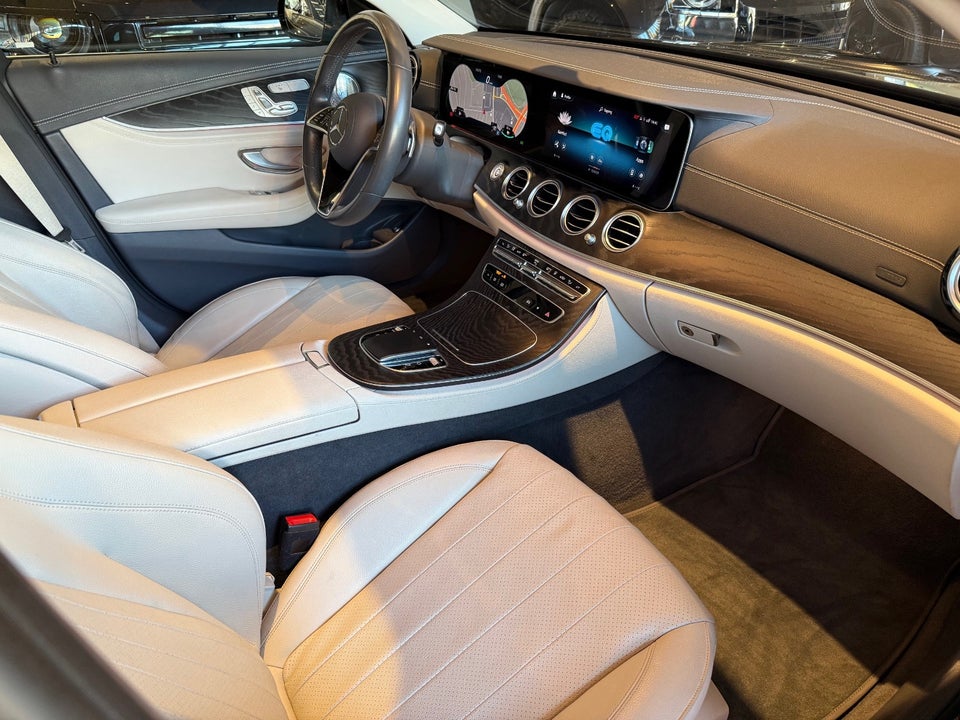 Mercedes E300 de 2,0 AMG Line stc. aut. 4Matic 5d