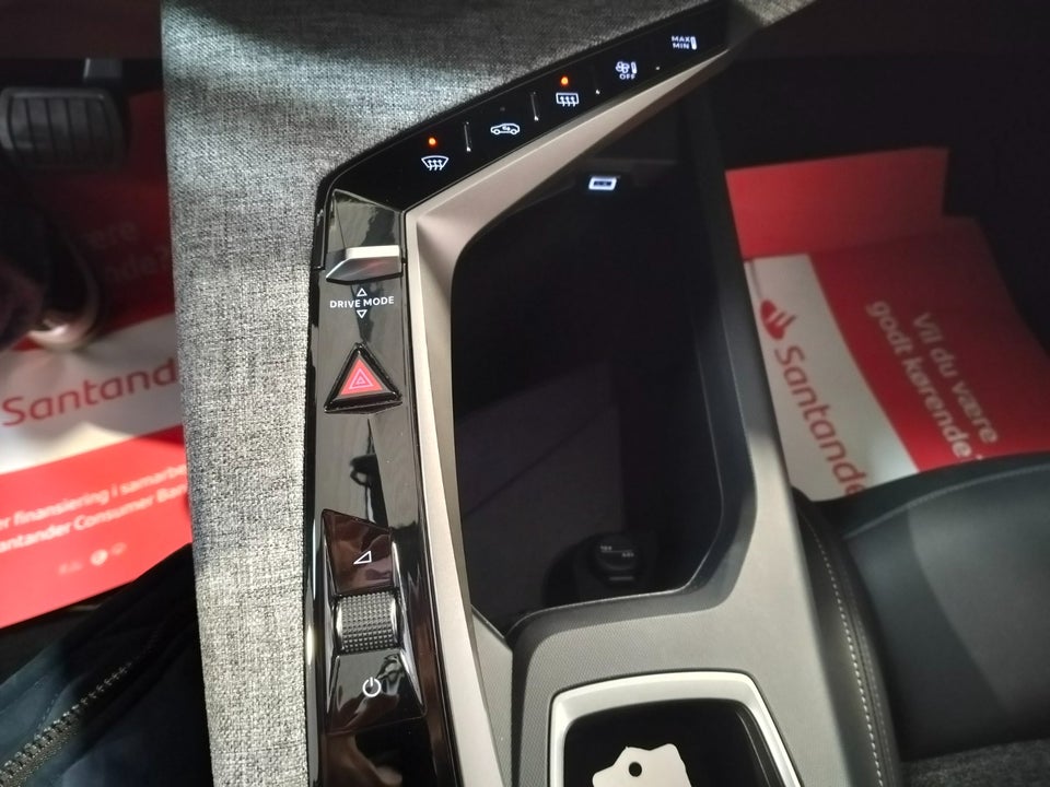 Peugeot e-5008 77 Allure 7prs 5d