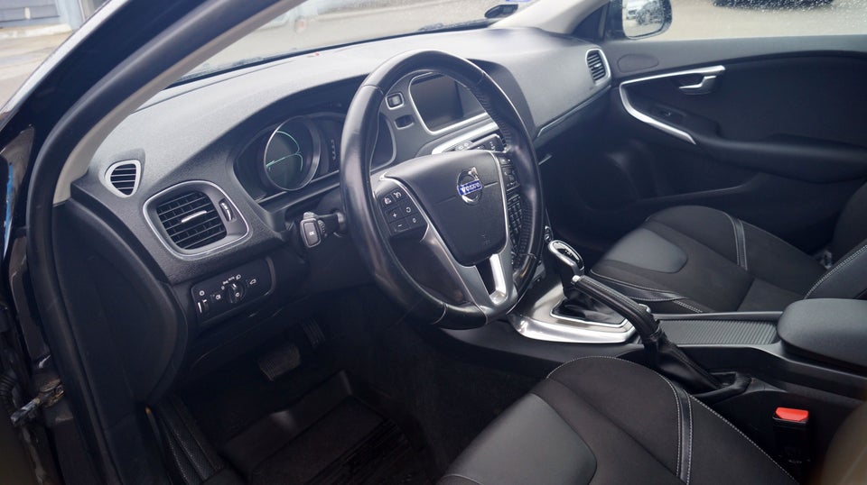 Volvo V40 1,6 D2 115 Momentum aut. 5d