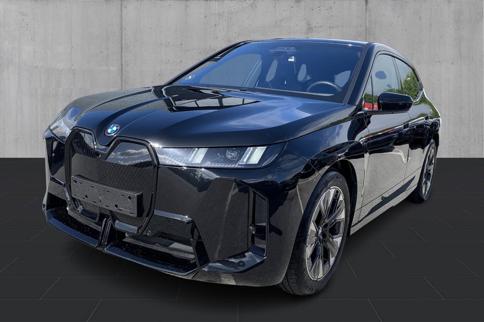 BMW iX xDrive60 Fully Charged 5d