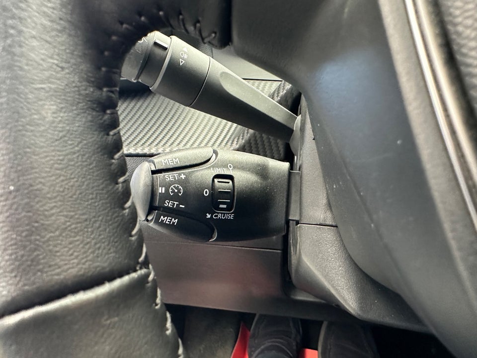 Peugeot 208 1,2 PureTech 100 Allure 5d