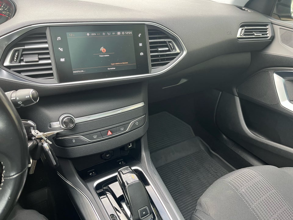 Peugeot 308 1,2 PureTech 130 Selection Sky SW EAT8 5d