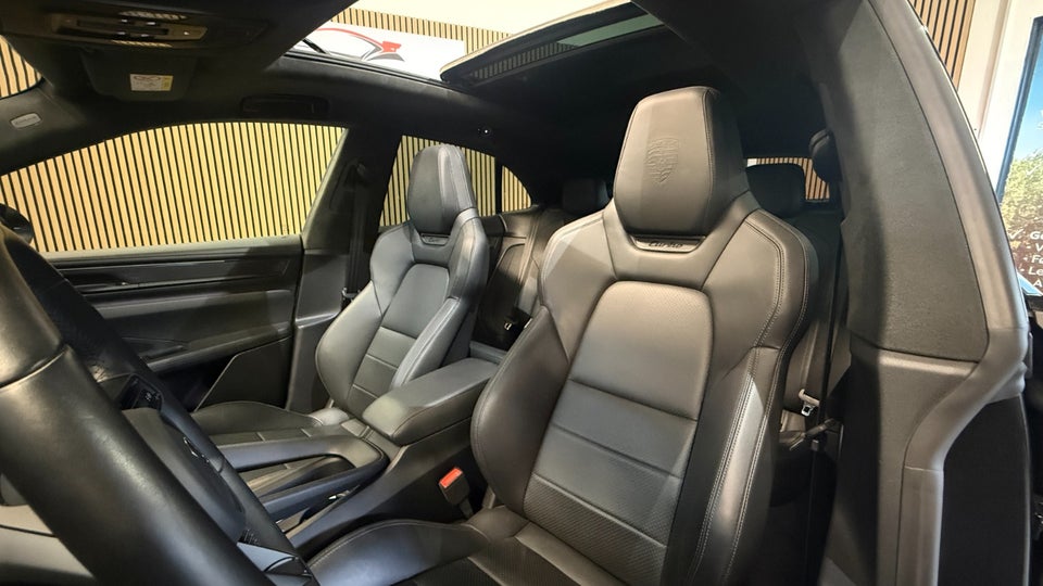 Porsche Macan Turbo 5d