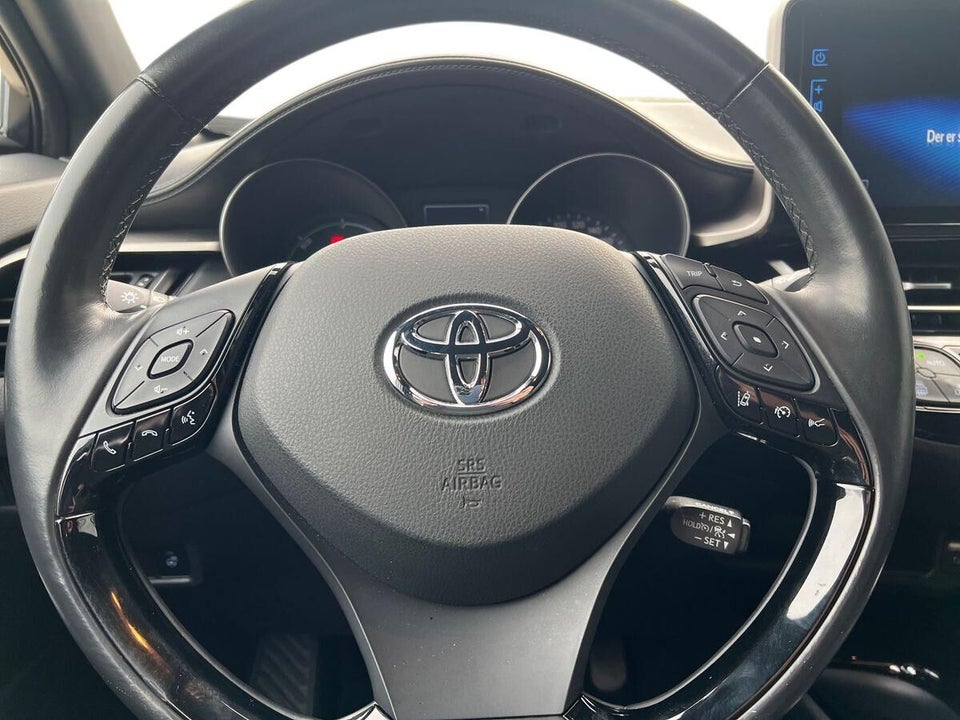 Toyota C-HR 1,8 Hybrid Premium Selected CVT 5d