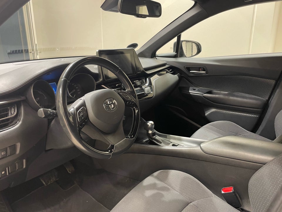 Toyota C-HR 1,8 Hybrid C-ENTER CVT 5d