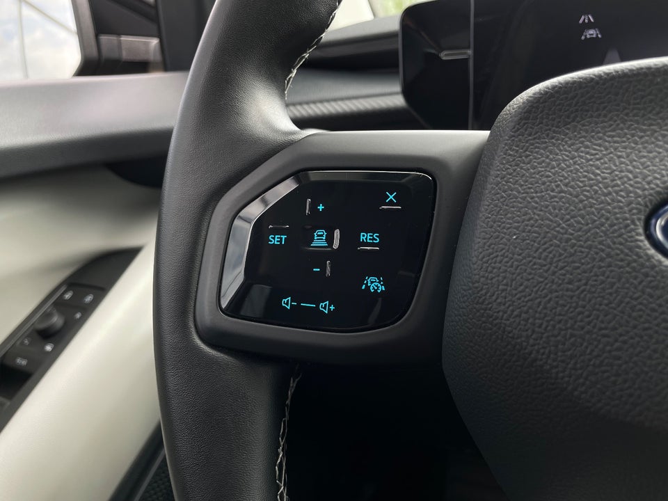 Ford Explorer 77 Premium Extended Range 5d