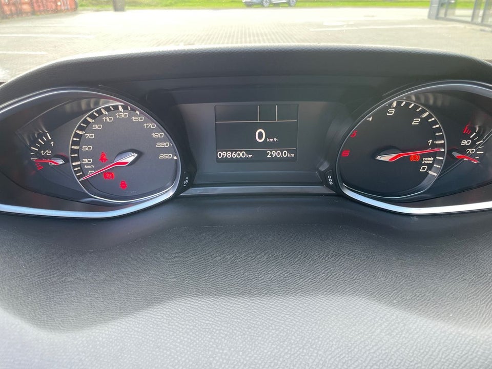 Peugeot 308 1,5 BlueHDi 130 Selection Sky SW 5d