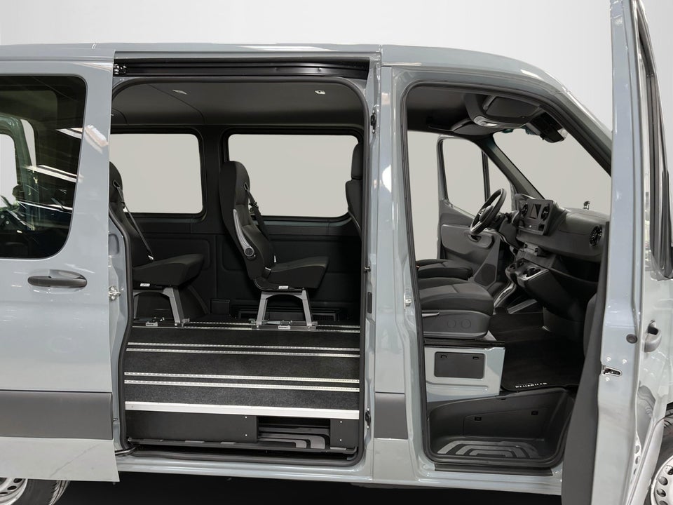 Mercedes Sprinter 215 2,0 CDi A1 Tourer aut. RWD