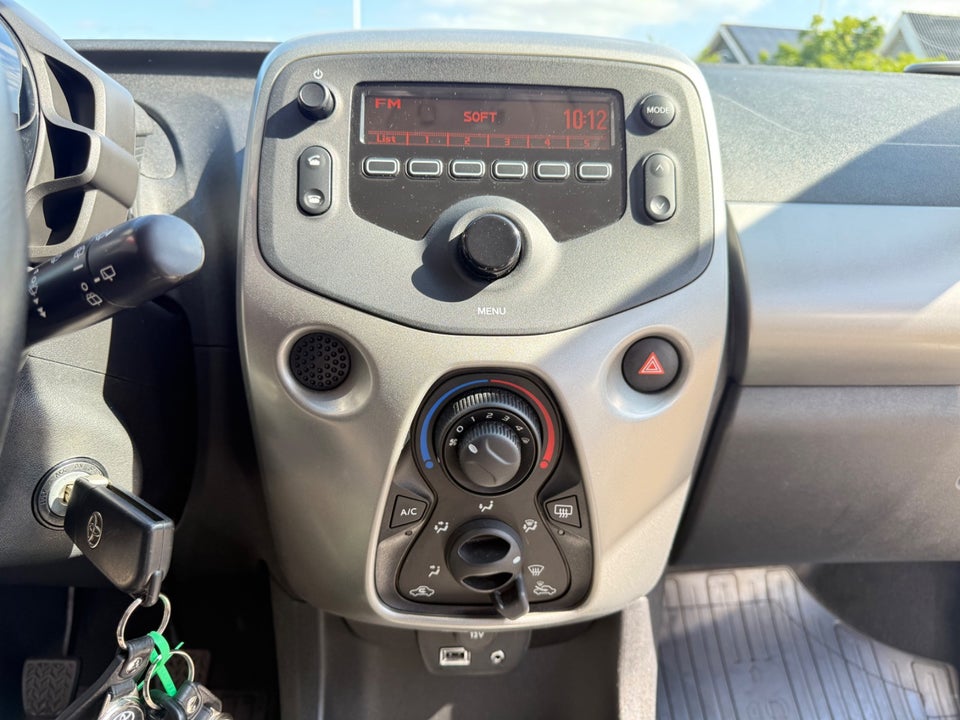 Toyota Aygo 1,0 VVT-i x-play 5d