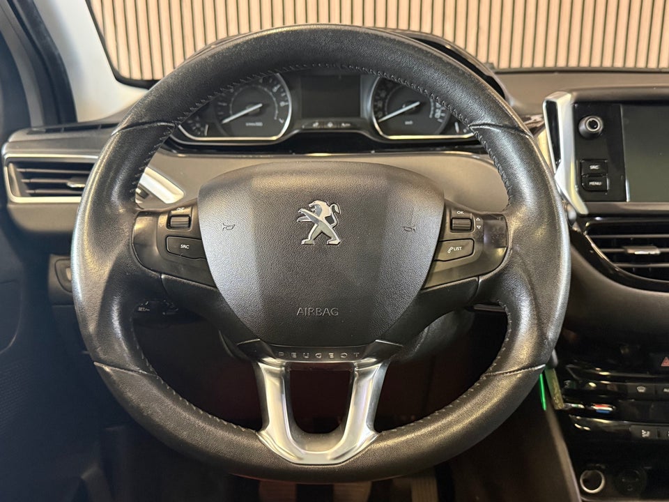 Peugeot 208 1,2 VTi Allure Sky 5d