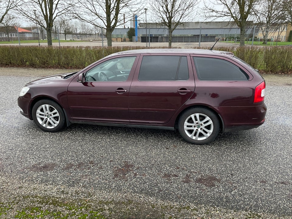 Skoda Octavia 2,0 TDi Ambiente Combi DSG 5d