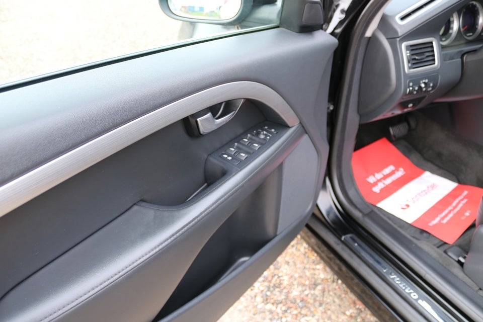 Volvo V70 2,4 D5 205 aut. 5d