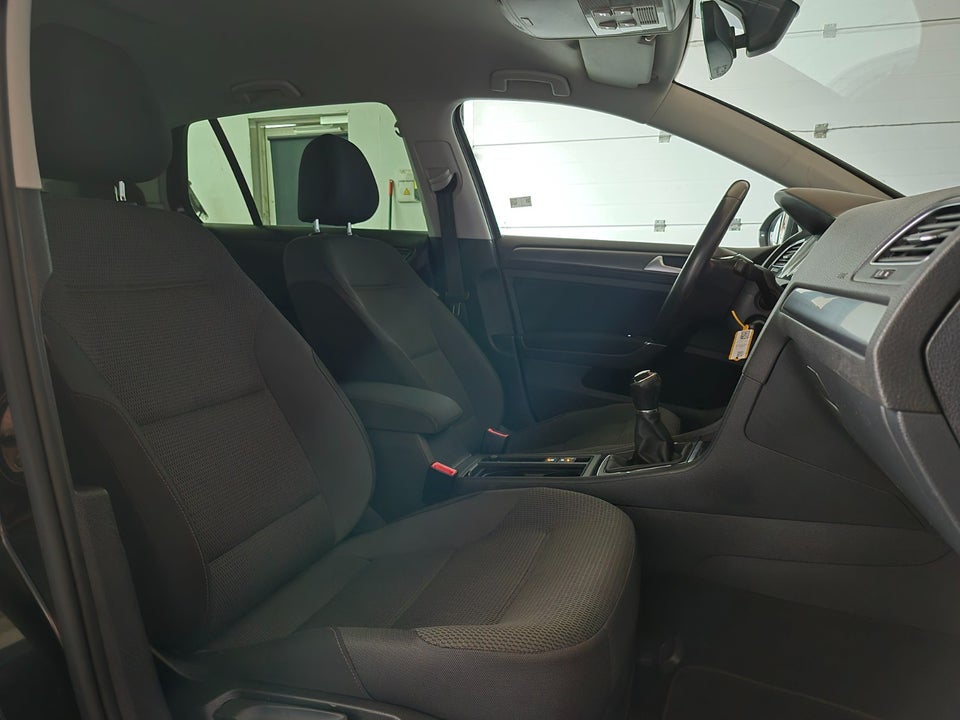VW Golf VII 1,6 TDi 115 Comfortline 5d