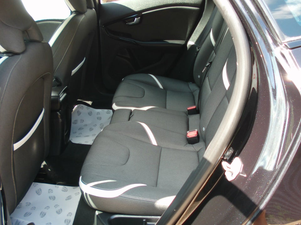 Volvo V40 1,5 T3 152 Momentum aut. 5d