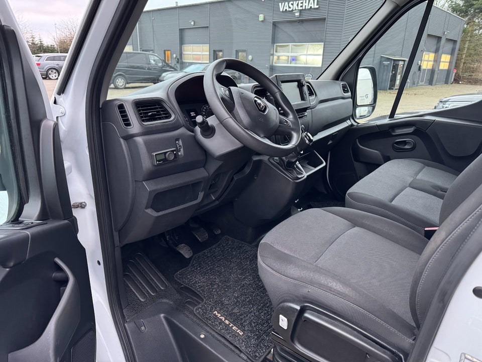Renault Master IV T35 2,3 dCi 180 L2H2 Kassevogn