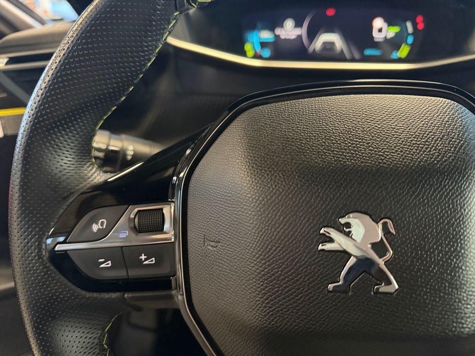 Peugeot e-208 50 GT 5d
