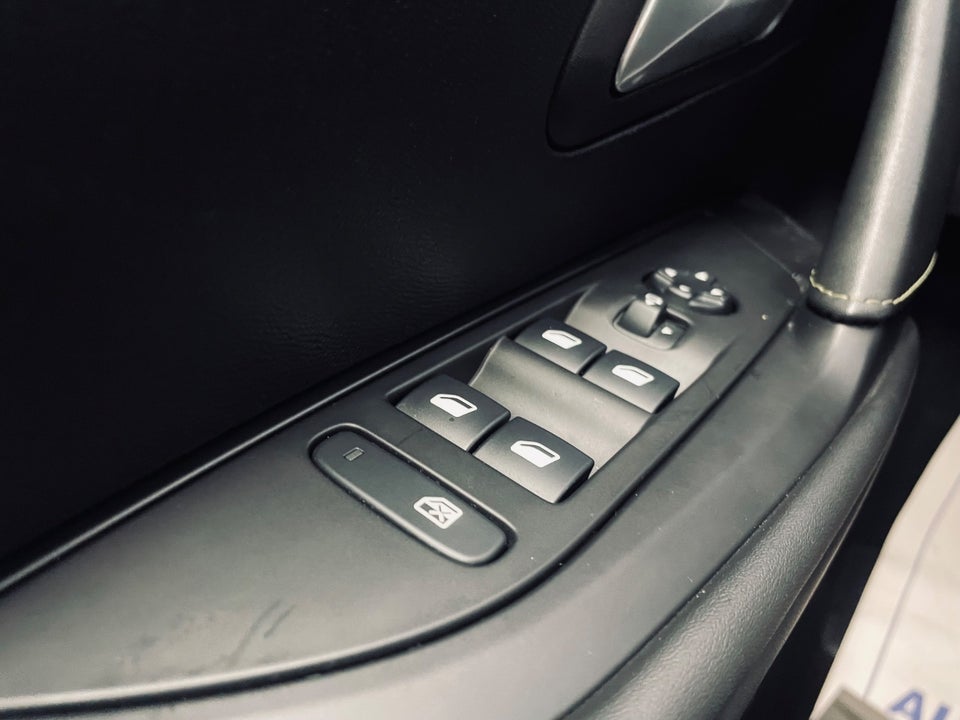 Peugeot e-208 50 GT Pack 5d