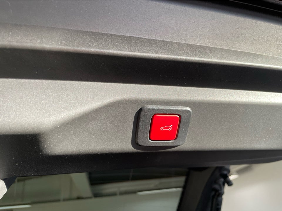 Peugeot e-3008 77 GT Pack 5d