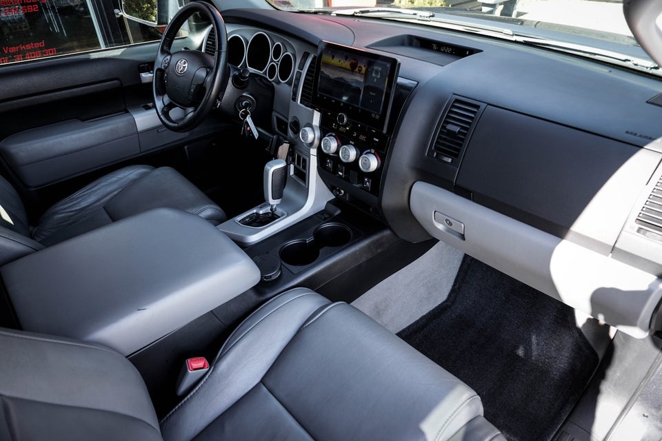 Toyota Tundra 5,7 V8 i-Force CrewMax TRD 4d