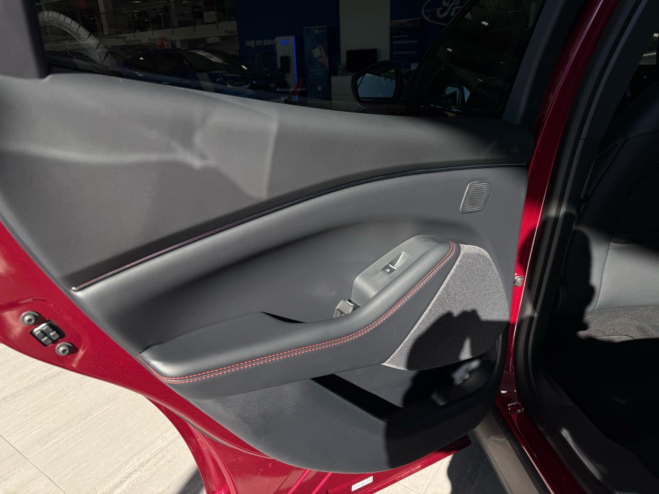 Ford Mustang Mach-E 98 Premium Extended Range AWD 5d