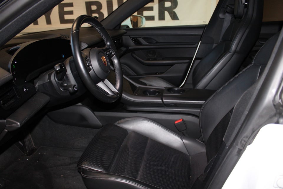 Porsche Taycan Performance+ 4d