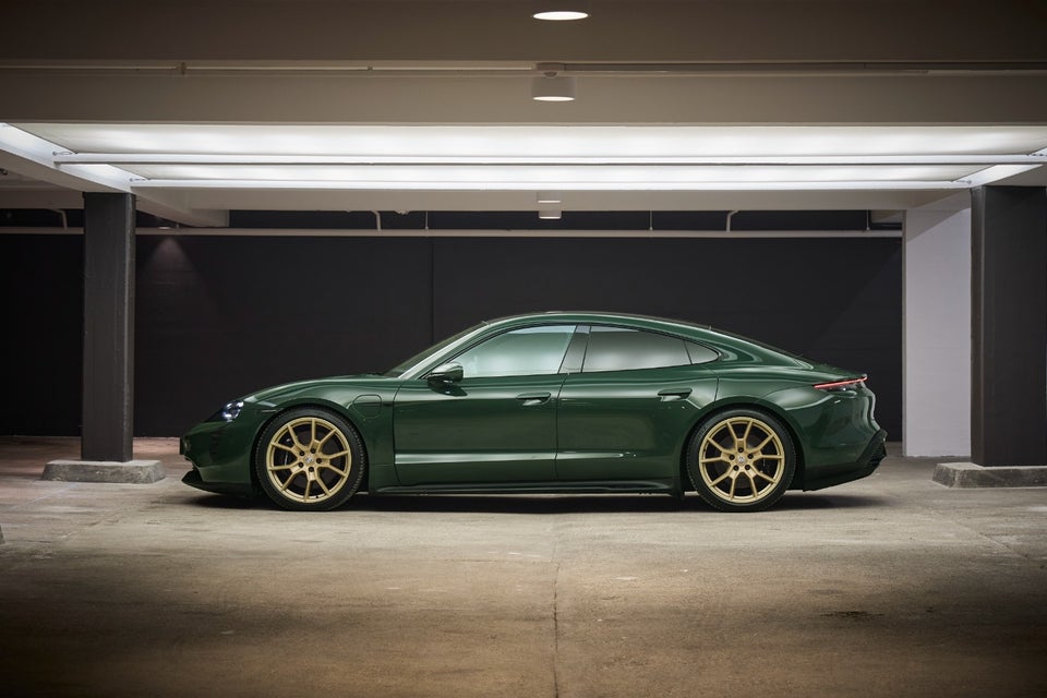 Porsche Taycan GTS Performance+ 4d