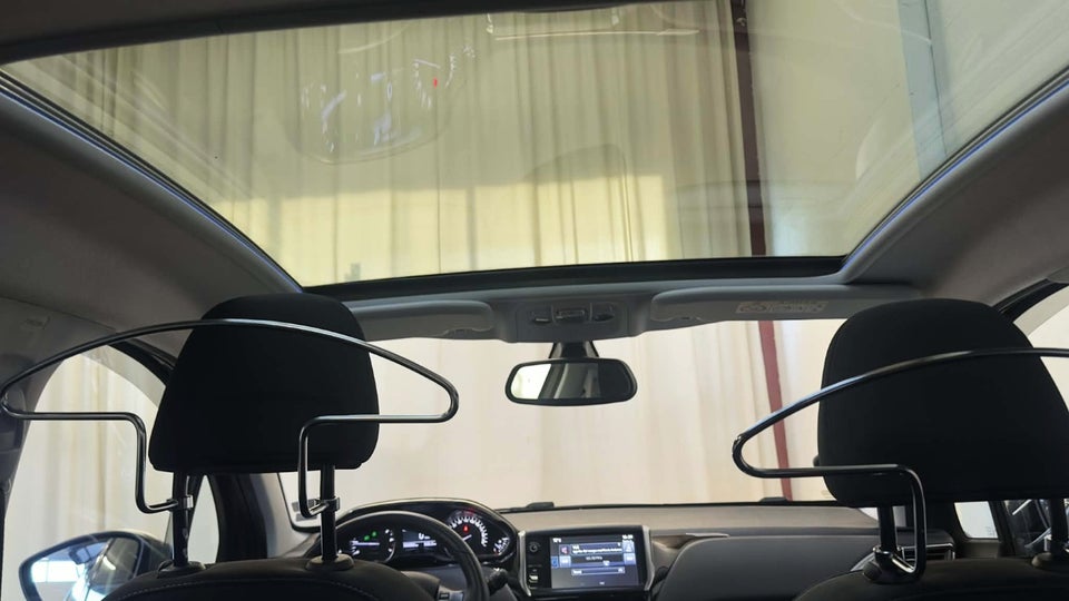 Peugeot 208 1,2 VTi Allure Sky 5d