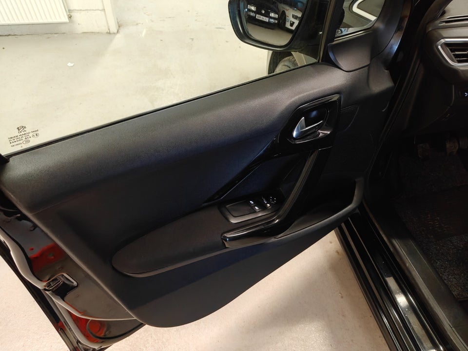 Peugeot 208 1,2 VTi Allure 5d