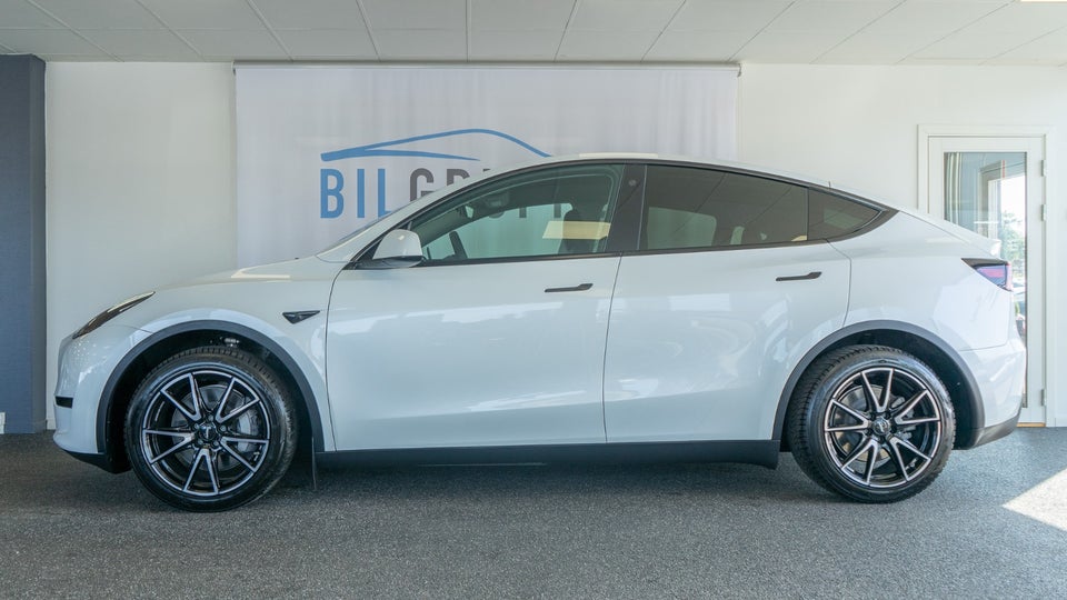 Tesla Model Y RWD 5d