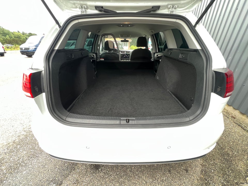 VW Golf VII 2,0 TDi 150 Highline Variant DSG Van 5d