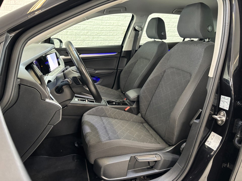 VW Golf VIII 1,5 eTSi 130 Life DSG 5d