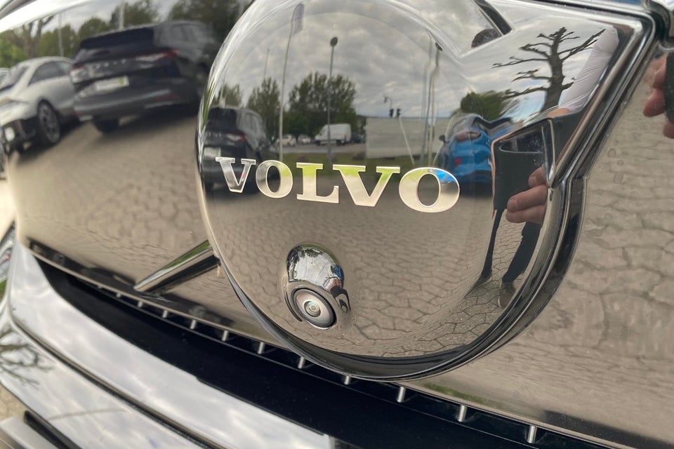 Volvo EX40 Extended Range Black Edition 5d