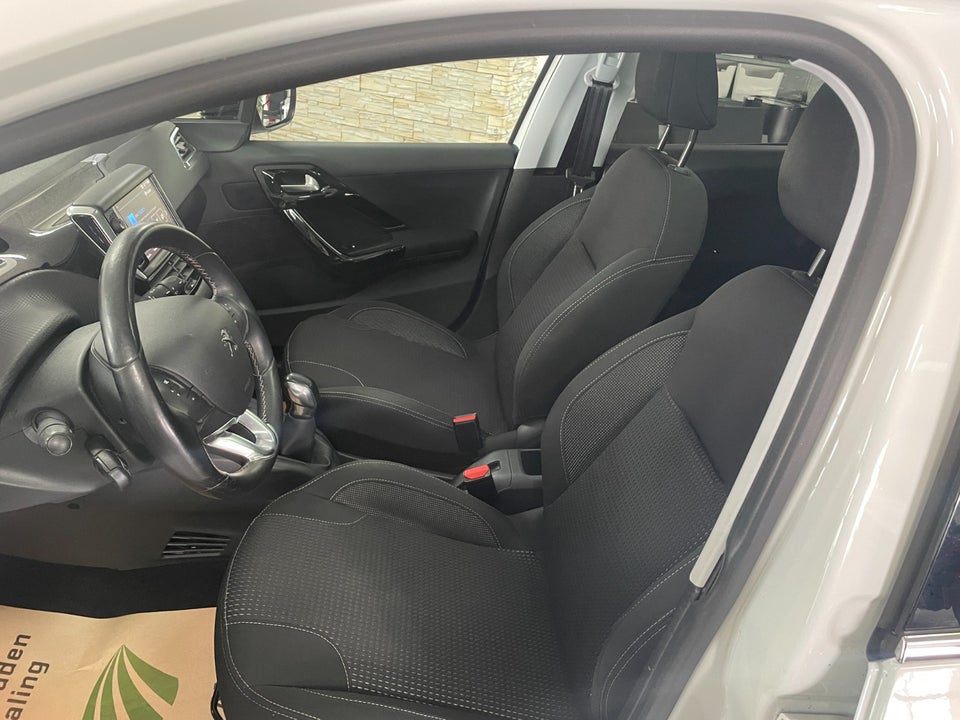 Peugeot 208 1,2 PureTech 82 Allure+ 5d