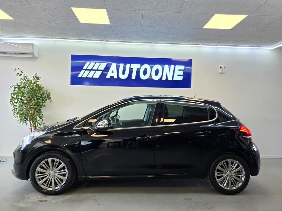 Peugeot 208 1,2 VTi 82 Selection Sky 5d
