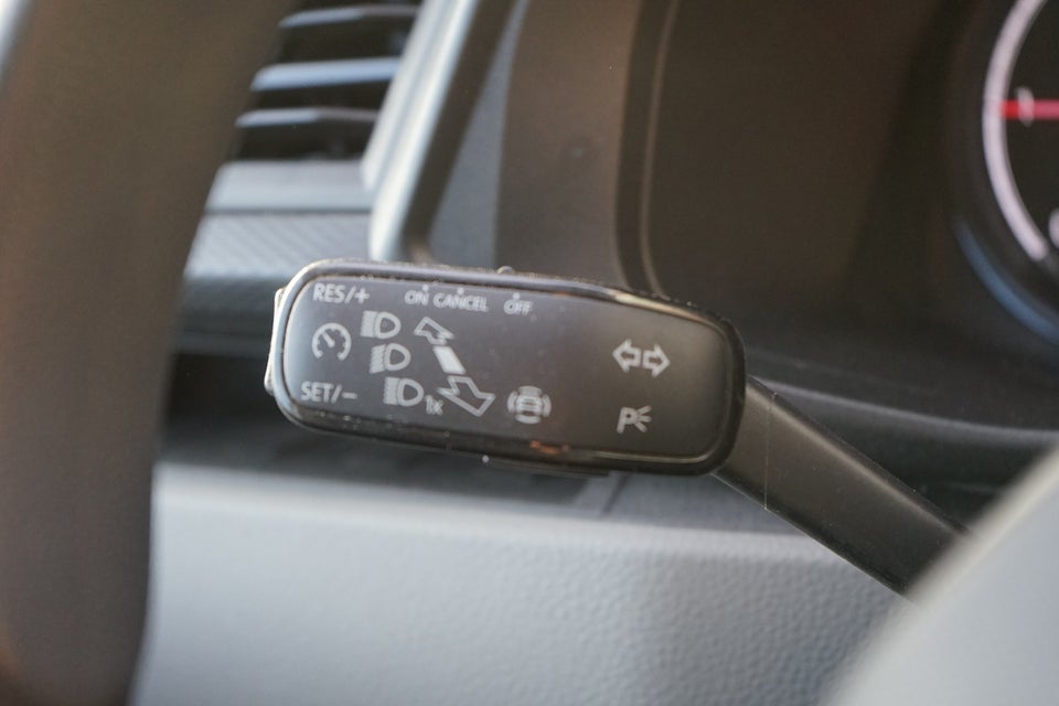 VW Transporter 2,0 TDi 110 Kassevogn lang